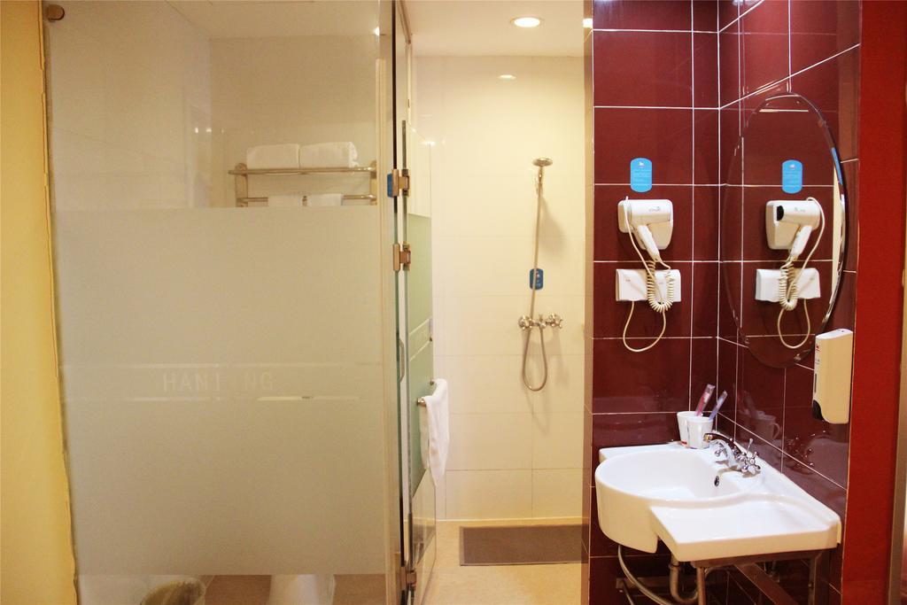 ฮั่นถิง โฮเทล เซี่ยงไฮ้ สถานีรถไฟหงเฉียว ทางหลวงหูชิงผิง Hotel ภายนอก รูปภาพ